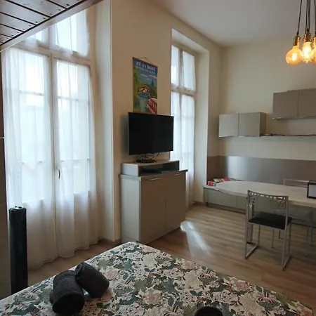Lumineux Meuble Au Centre-ville 엑스레뱅
