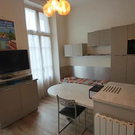 Lumineux Meuble Au Centre-ville 아파트 엑스레뱅